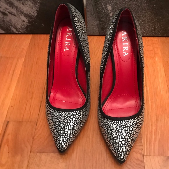 Akira heel awesome condition ❤️ - Picture 1 of 7